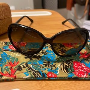 Maui Jim sunglasses excellent condition with hard case purchased in Maui